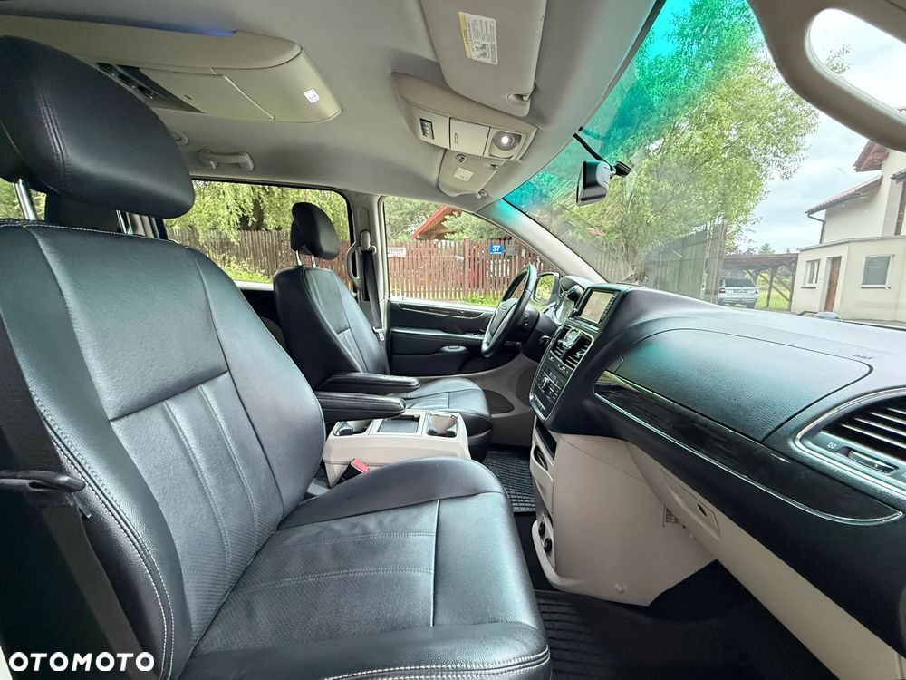 Chrysler Town & Country 3.6 Touring - 29