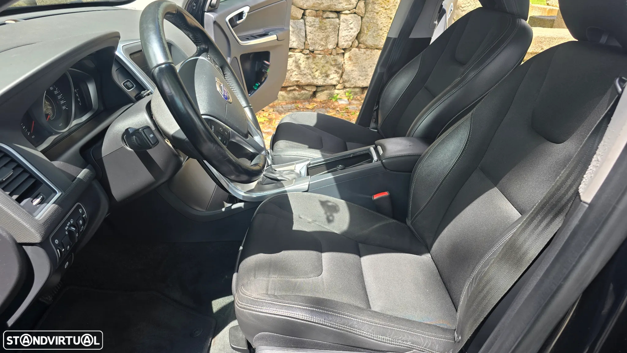 Volvo XC 60 2.0 D4 Momentum Geartronic - 21