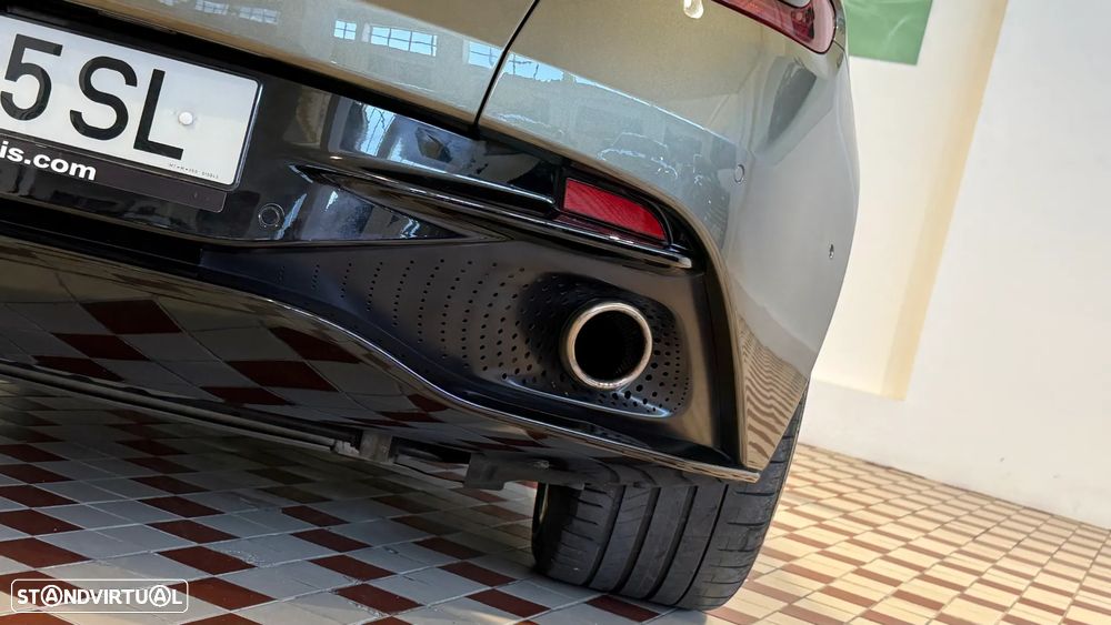 Aston Martin DB11 Coupé - 7