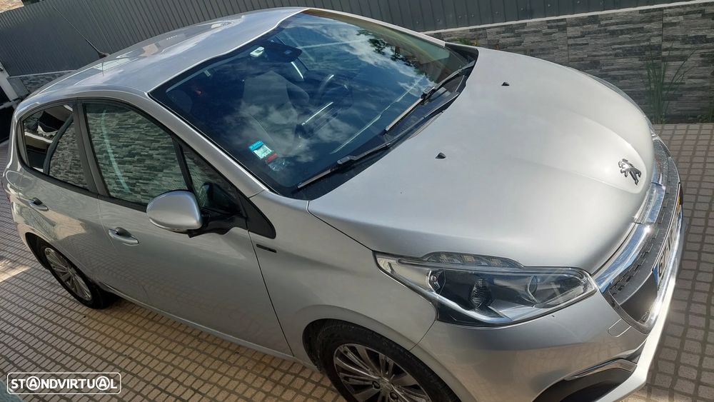 Peugeot 208 1.2 PureTech Signature - 8