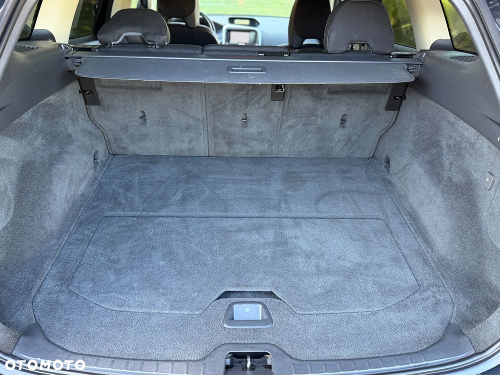 Volvo XC 60 D5 AWD Momentum - 24
