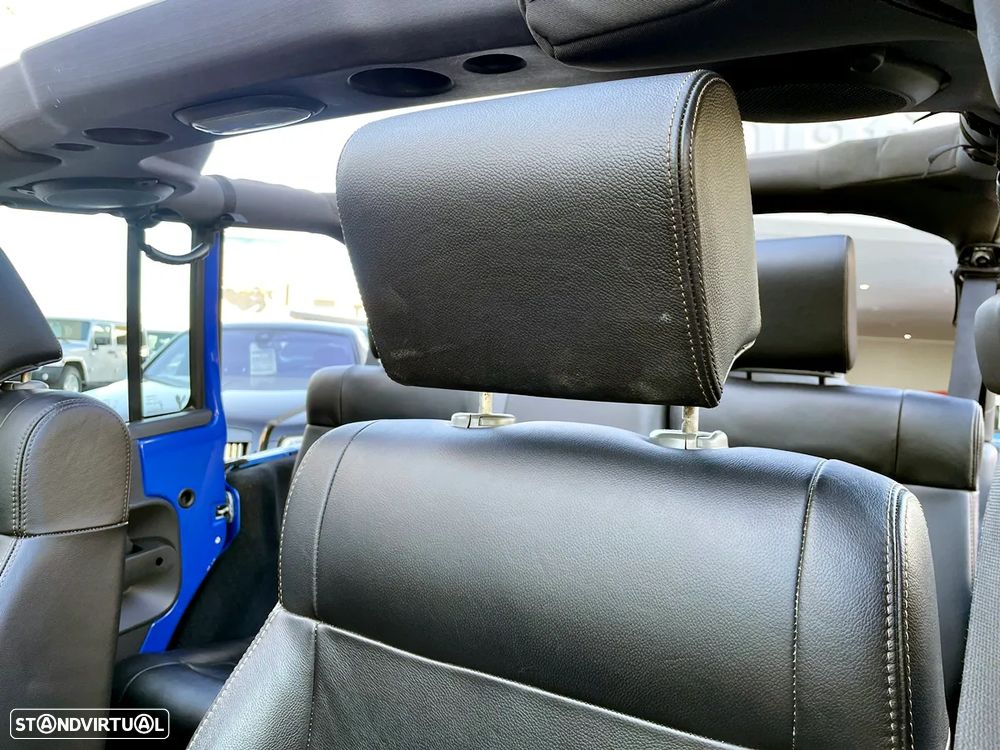Jeep Wrangler 2.8 CRD ATX Sport - 23