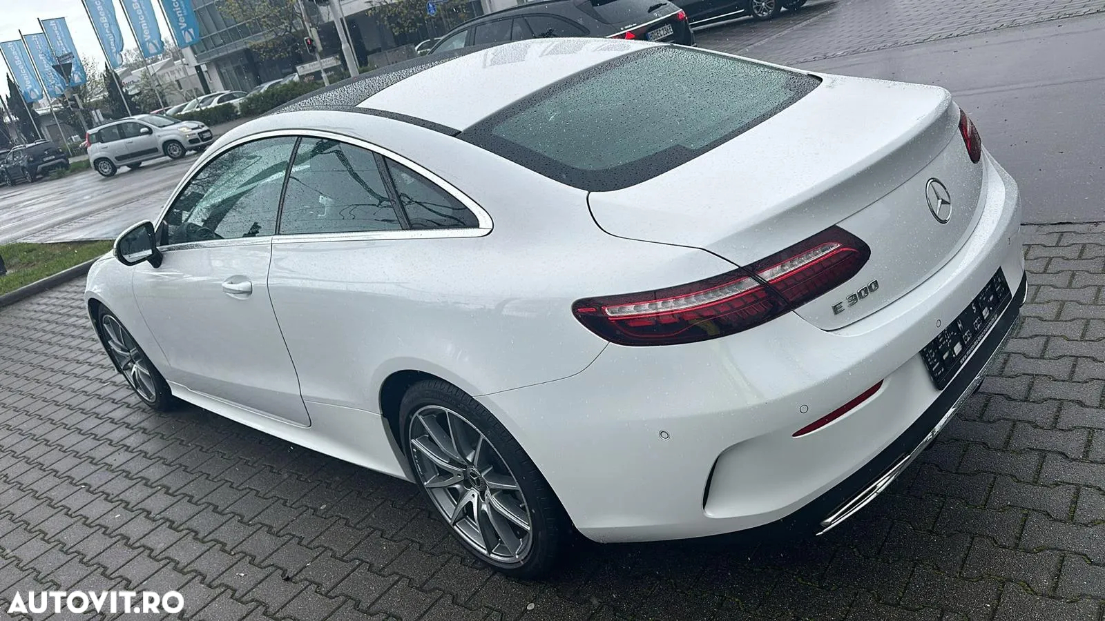 Mercedes-Benz E 300 Coupe 9G-TRONIC AMG Line - 4
