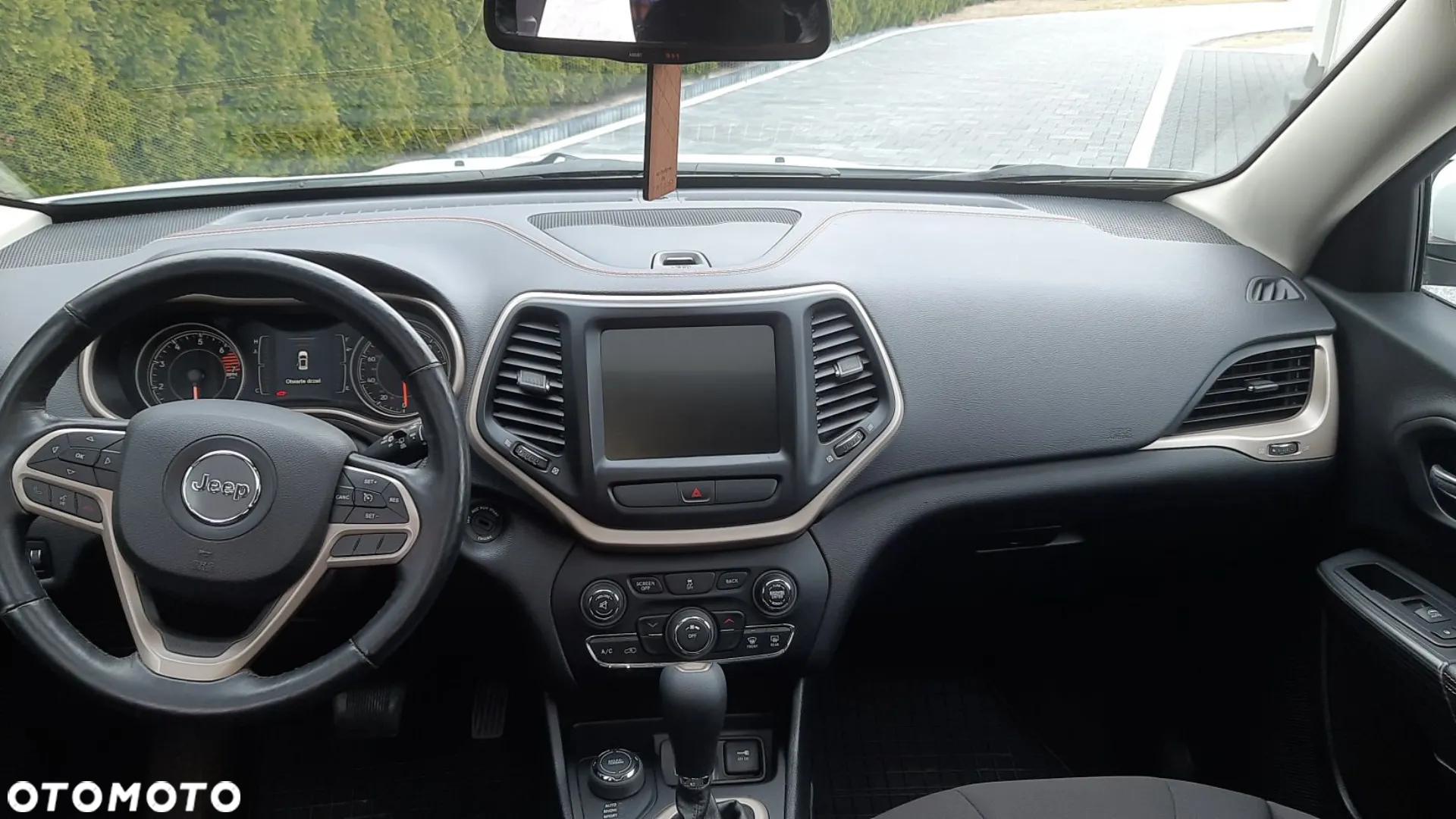 Jeep Cherokee - 14