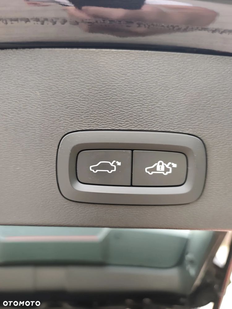Volvo XC 40 82kWh P8 Recharge AWD Pro - 13