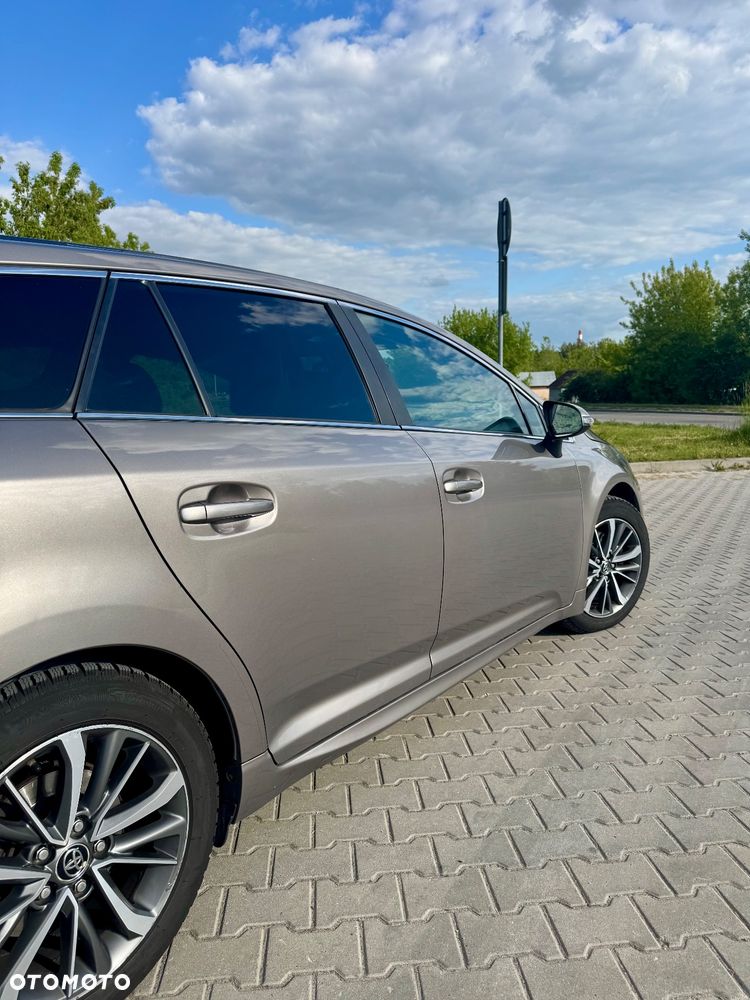 Toyota Avensis 2.0 D-4D Prestige - 17