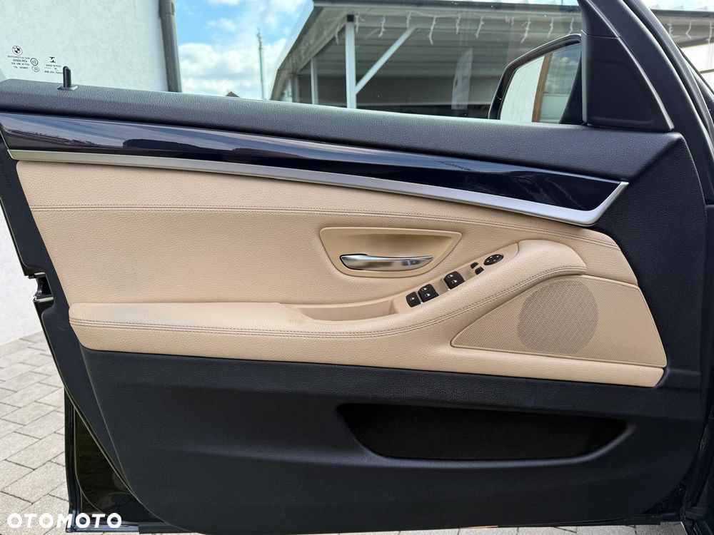 BMW Seria 5 520d xDrive - 15
