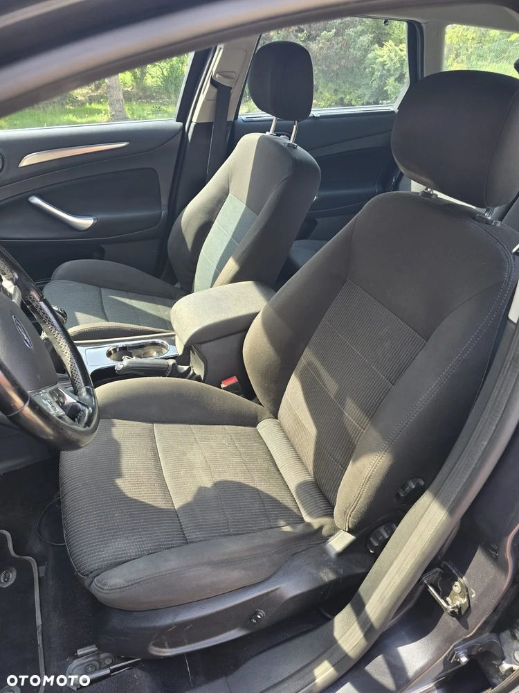 Ford Mondeo 2.0 Ambiente - 11