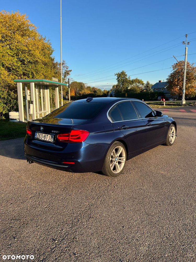 BMW Seria 3 330i Sport Line - 9