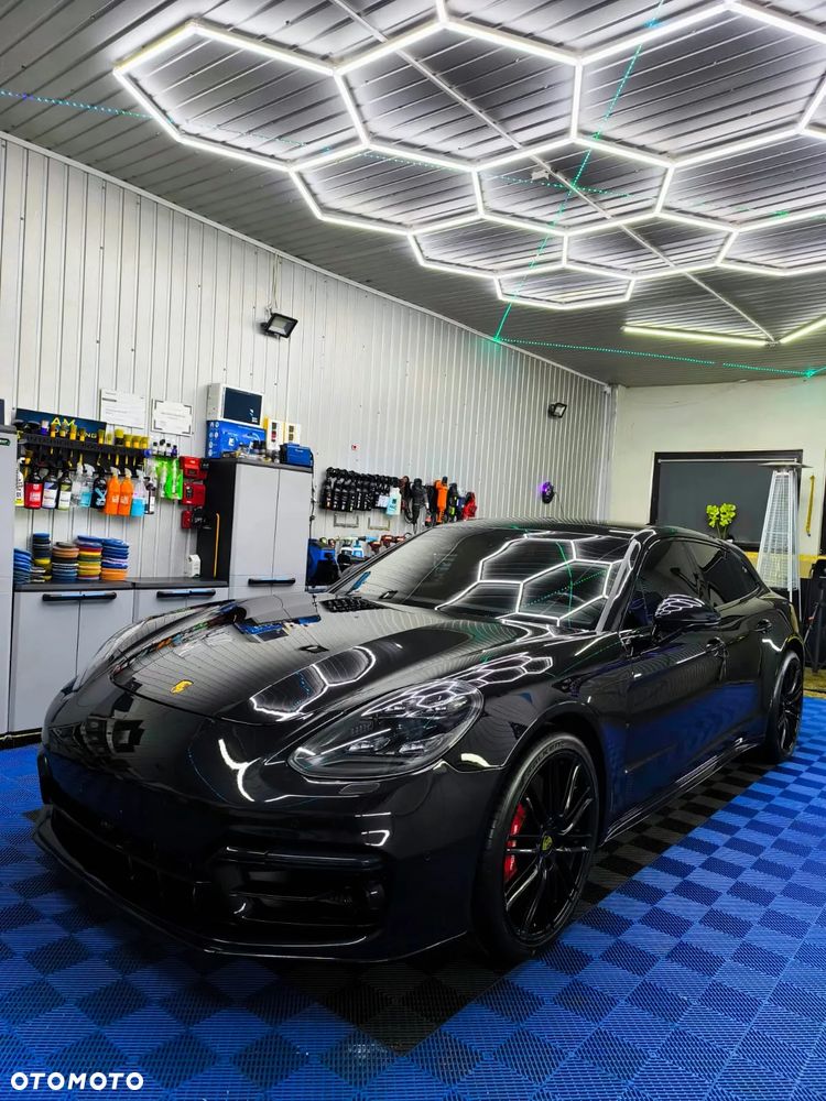 Porsche Panamera 4S Sport Turismo - 1