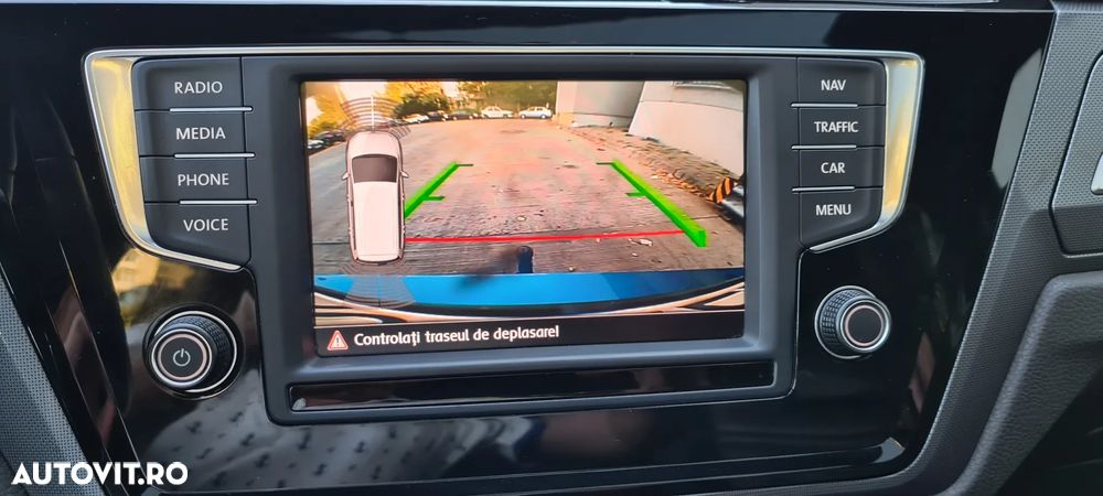 Volkswagen Touran - 11