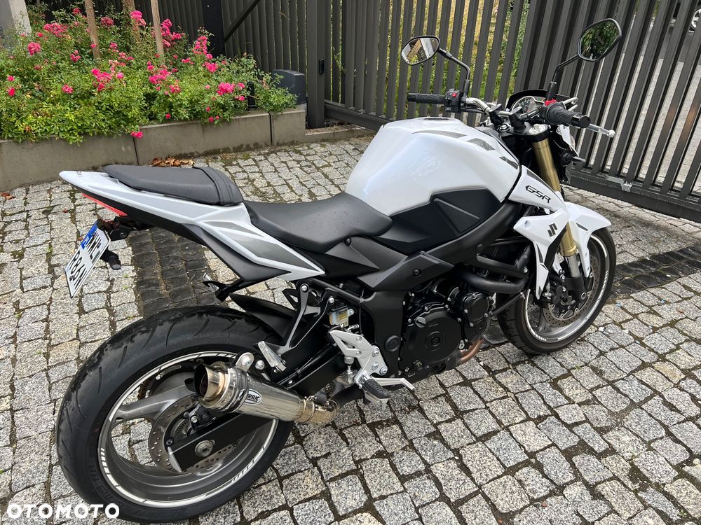 Suzuki GSR - 22