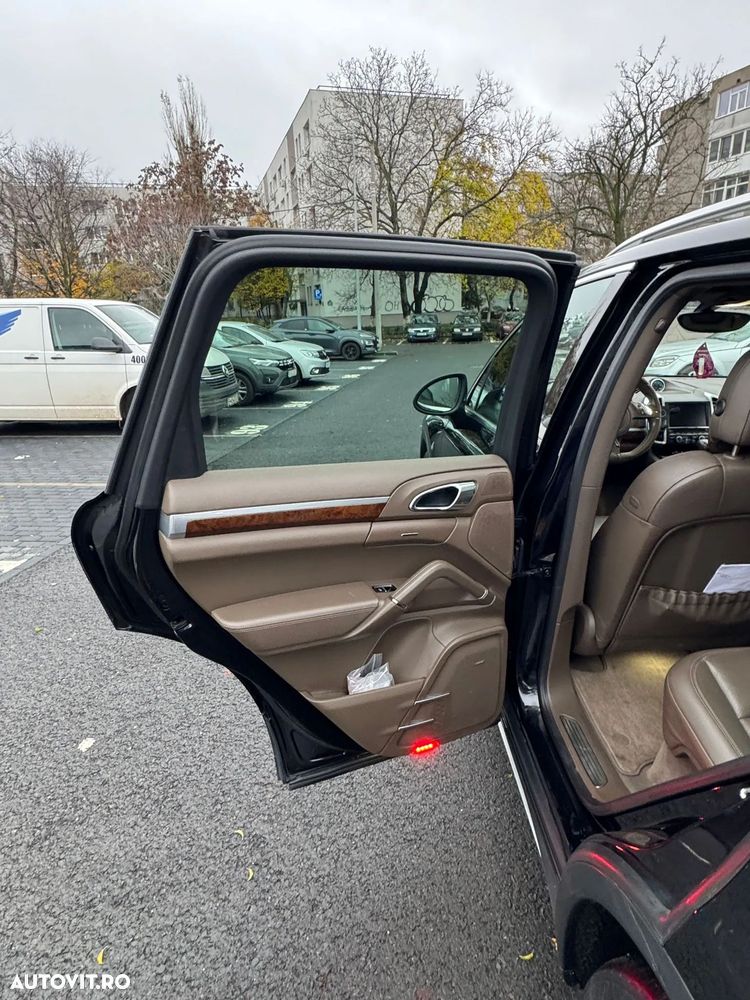 Porsche Cayenne - 14