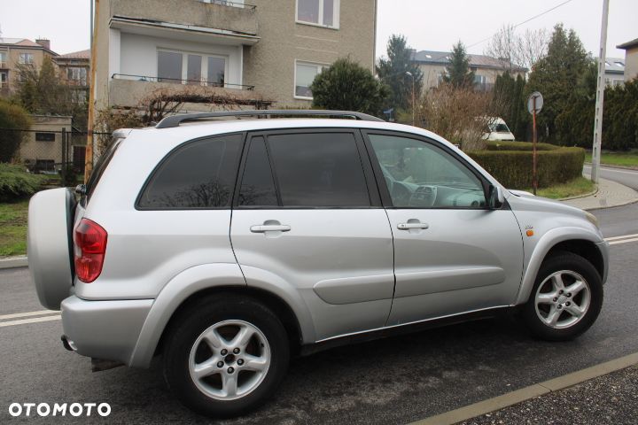 Toyota RAV4 D-4D 4x4 - 27