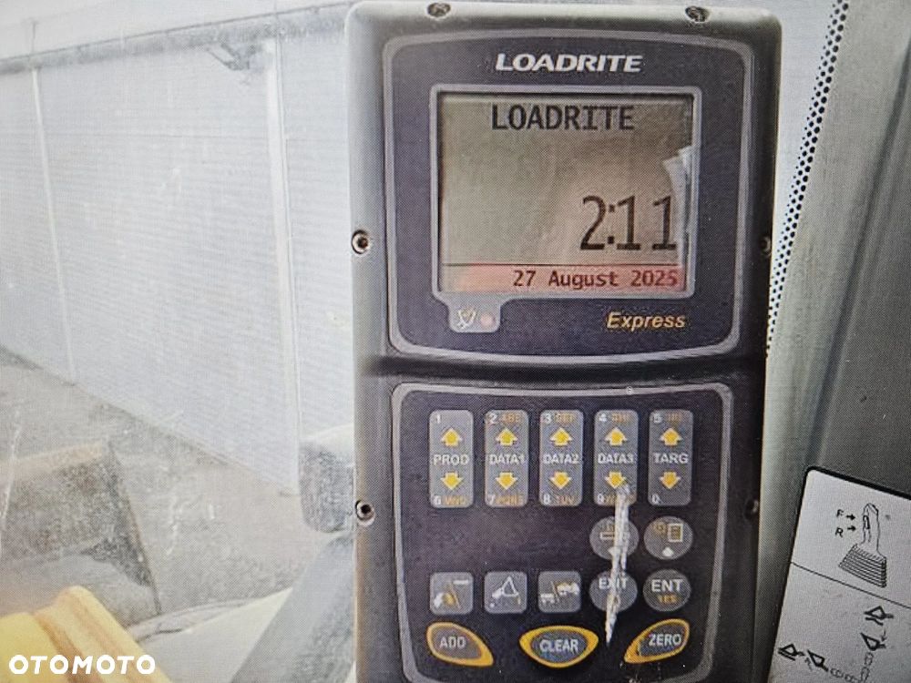 Liebherr L 586 2012 - 15