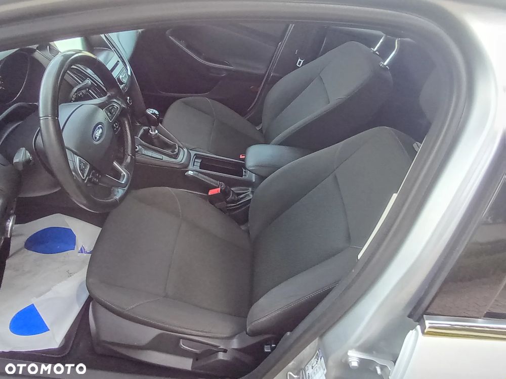 Ford Focus - 32