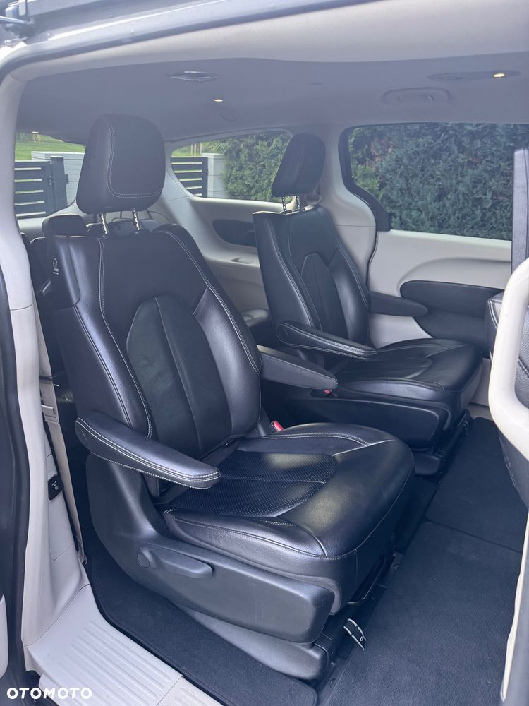Chrysler Pacifica - 35
