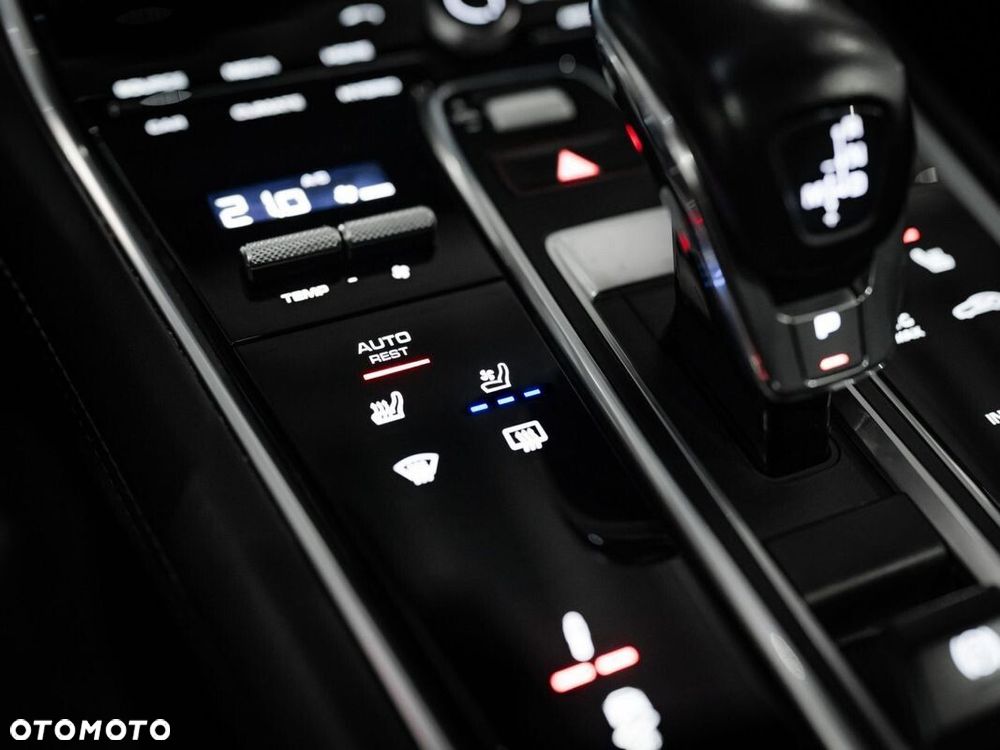 Porsche Panamera 4 E-Hybrid 10 Years Edition - 32