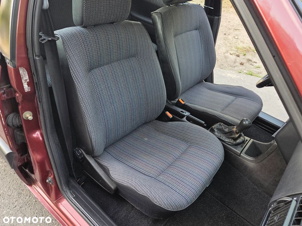 Volkswagen Passat Variant 1.8 GL - 24