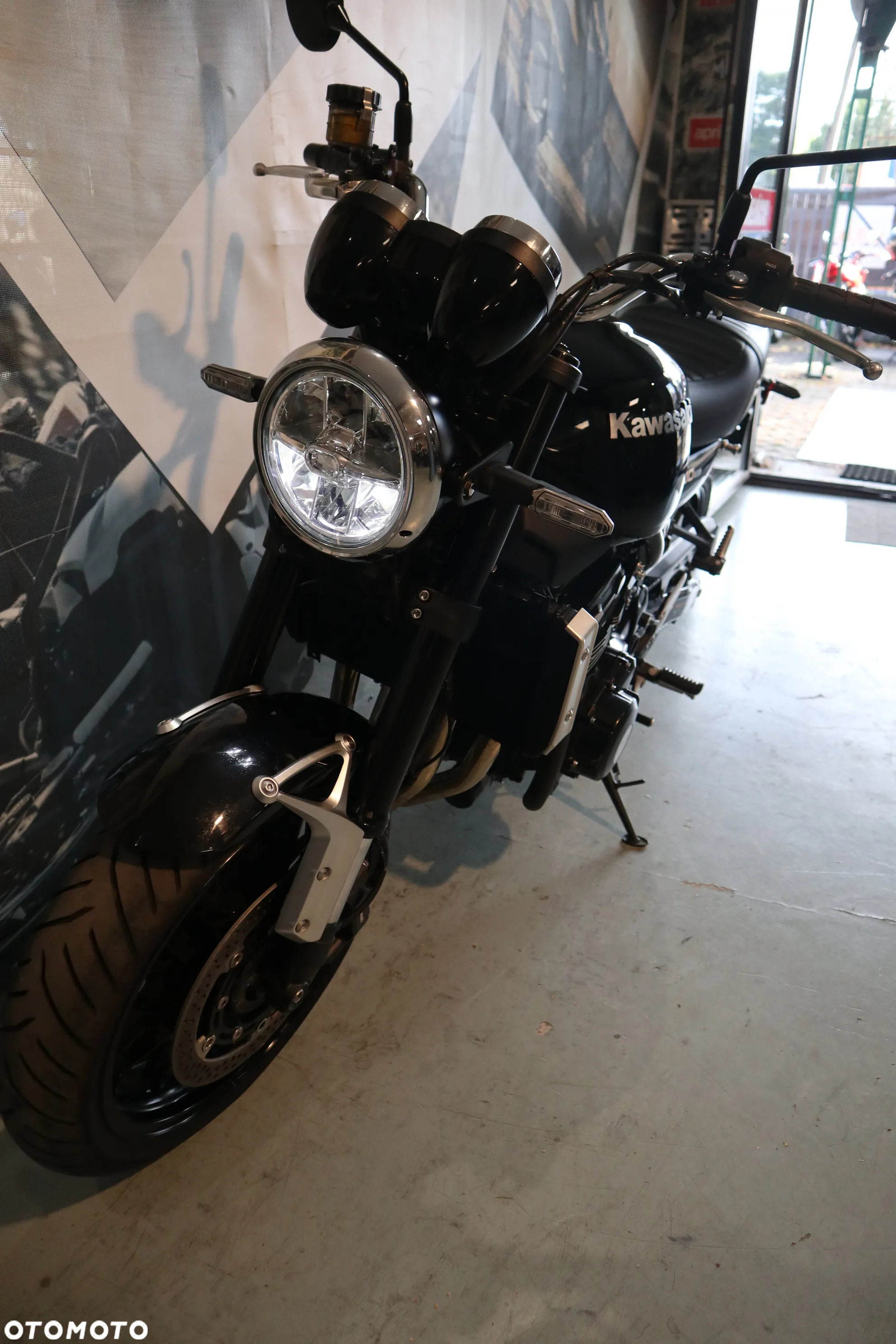 Kawasaki Z 900 RS - 4