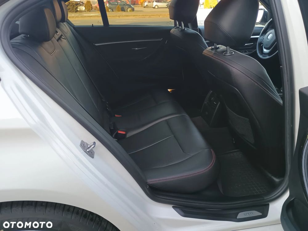 BMW Seria 3 328i xDrive Sport-Aut - 8