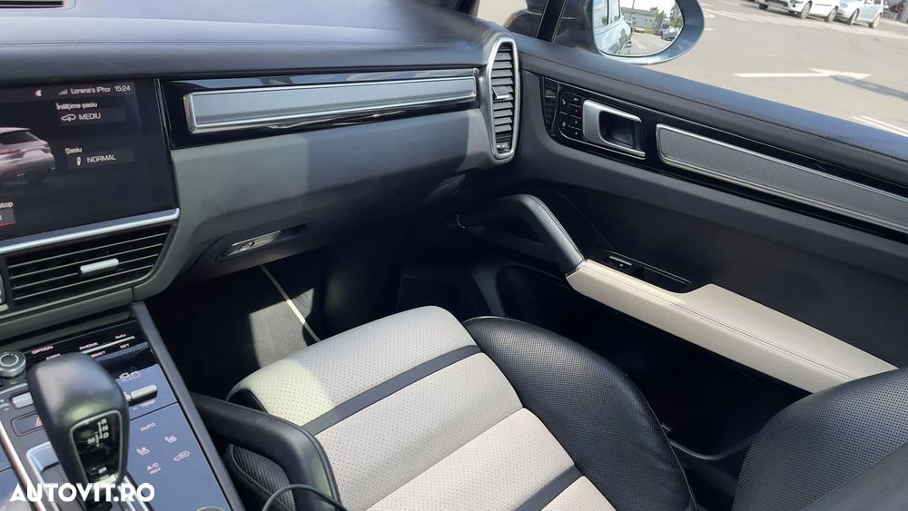 Porsche Cayenne - 14