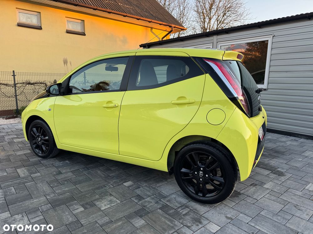 Toyota Aygo x mit x-business Paket - 12
