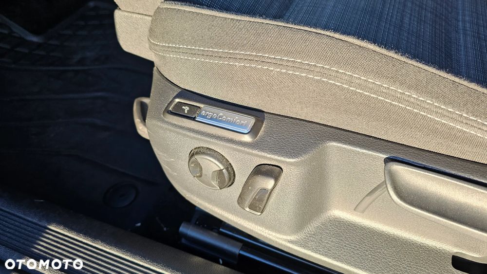 Volkswagen Passat - 12