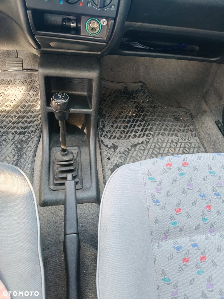 Volkswagen Polo 1.0 CL - 31