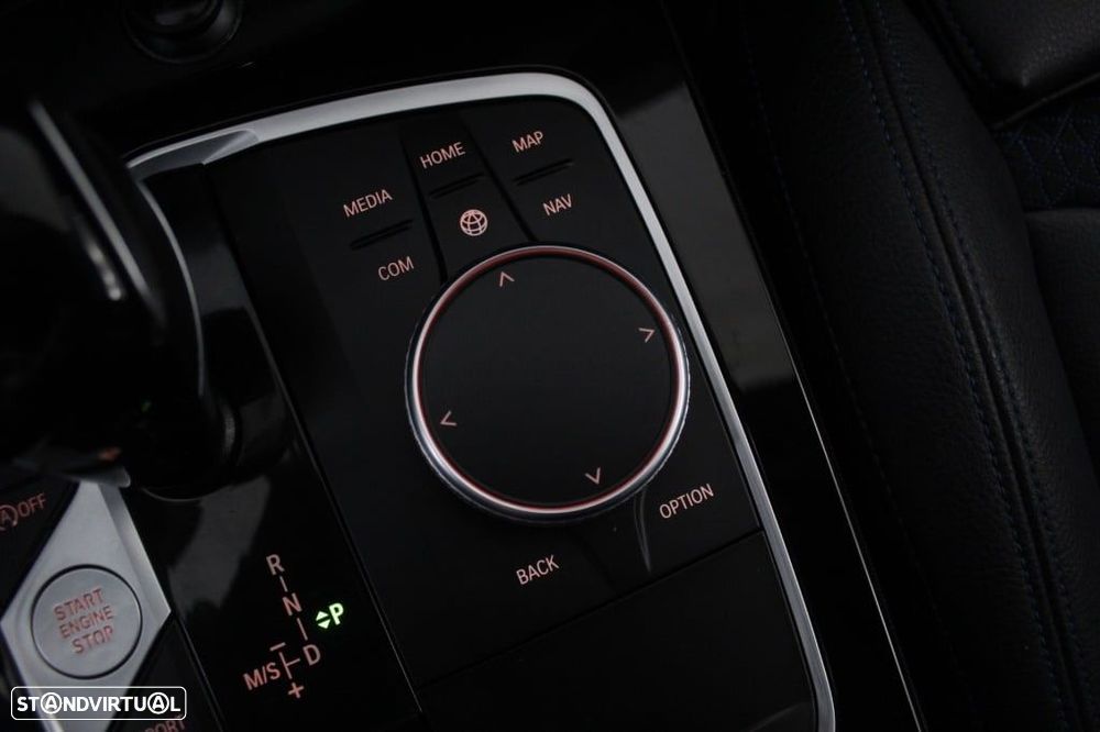 BMW 116 d Pack Desportivo M Auto - 32