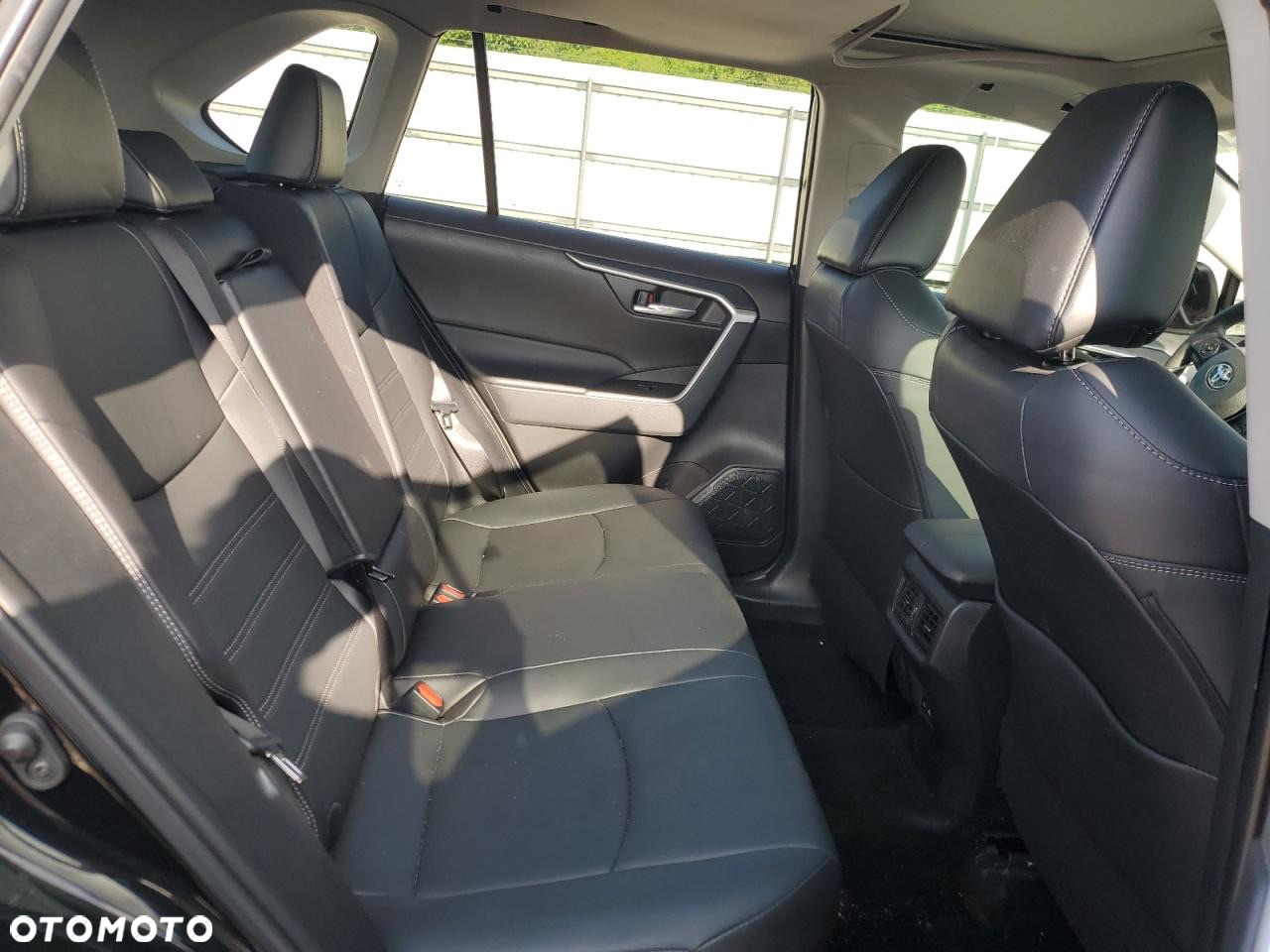Toyota RAV4 - 10