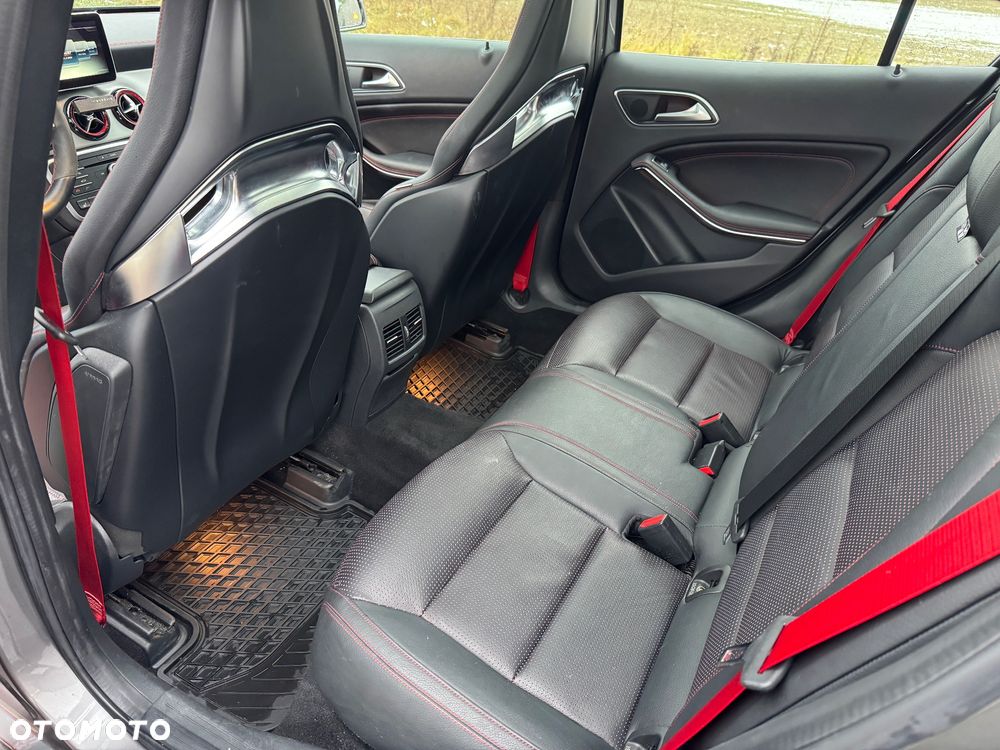 Mercedes-Benz GLA - 19