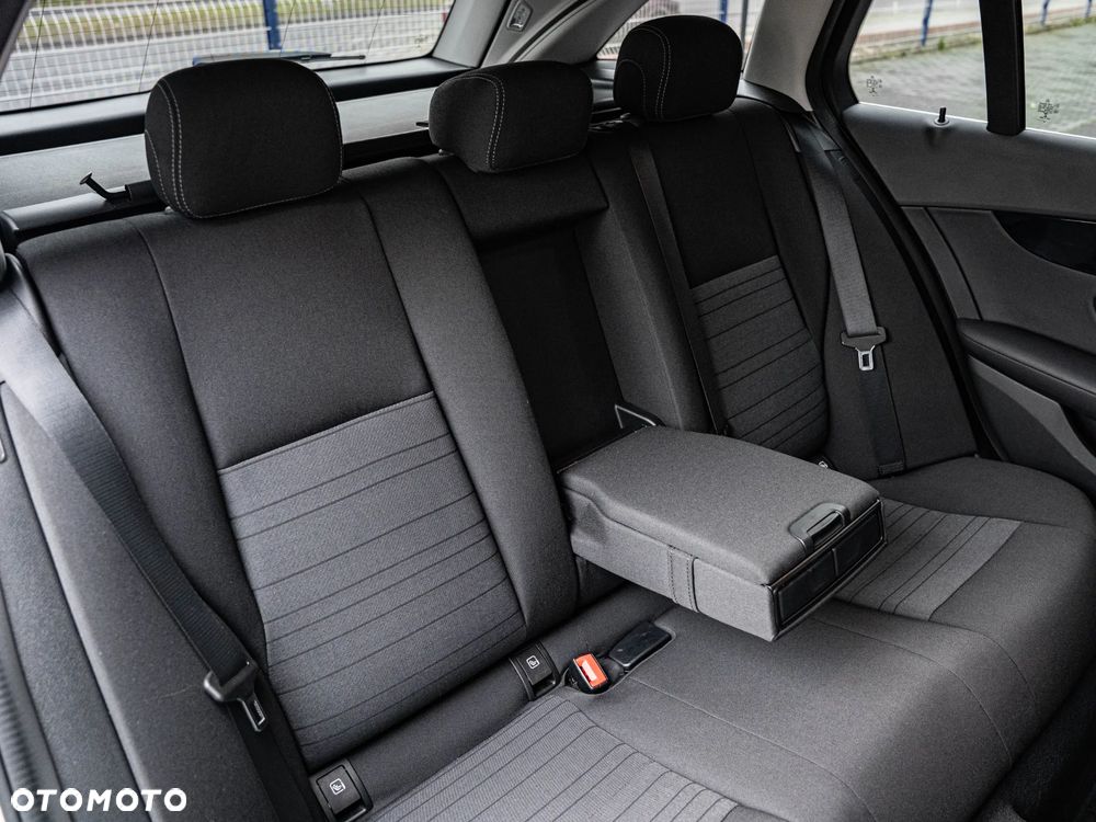 Mercedes-Benz Klasa C 220 d 4Matic T 9G-TRONIC Exclusive - 27
