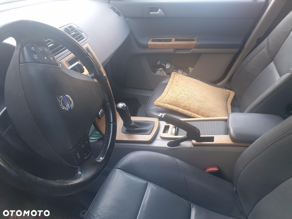 Volvo S40 2009 photo 2