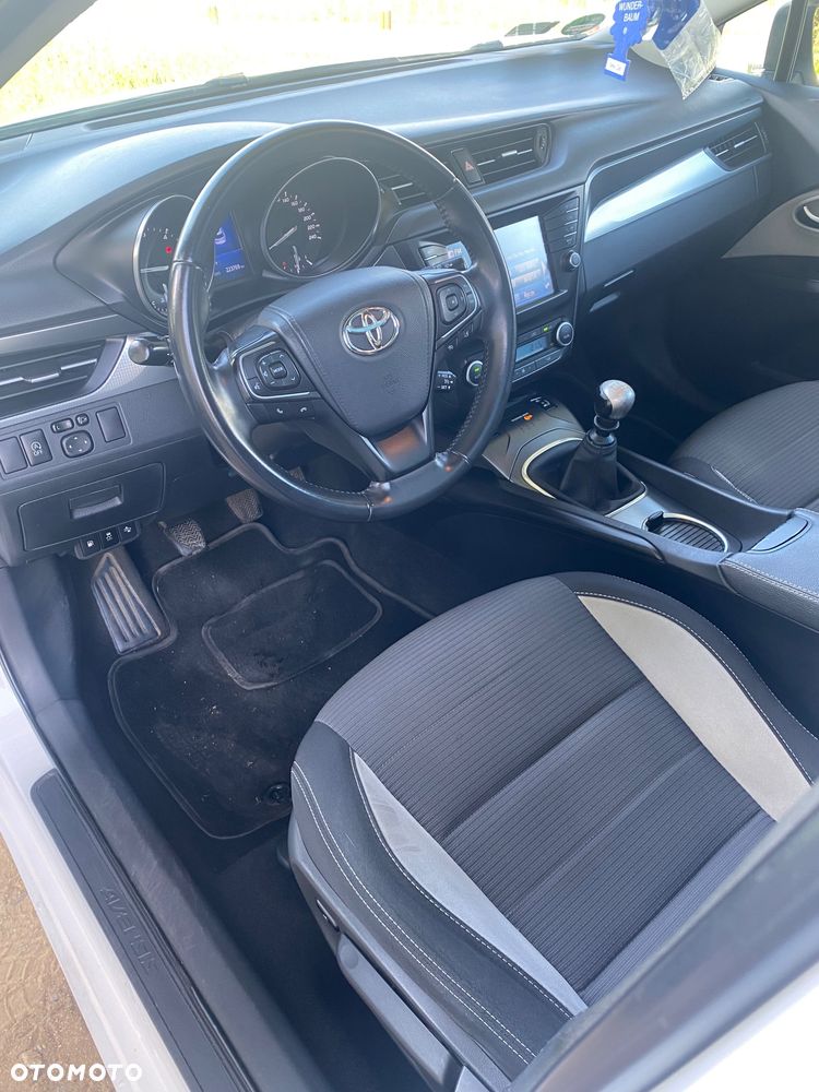 Toyota Avensis 2.0 D-4D Selection - 19