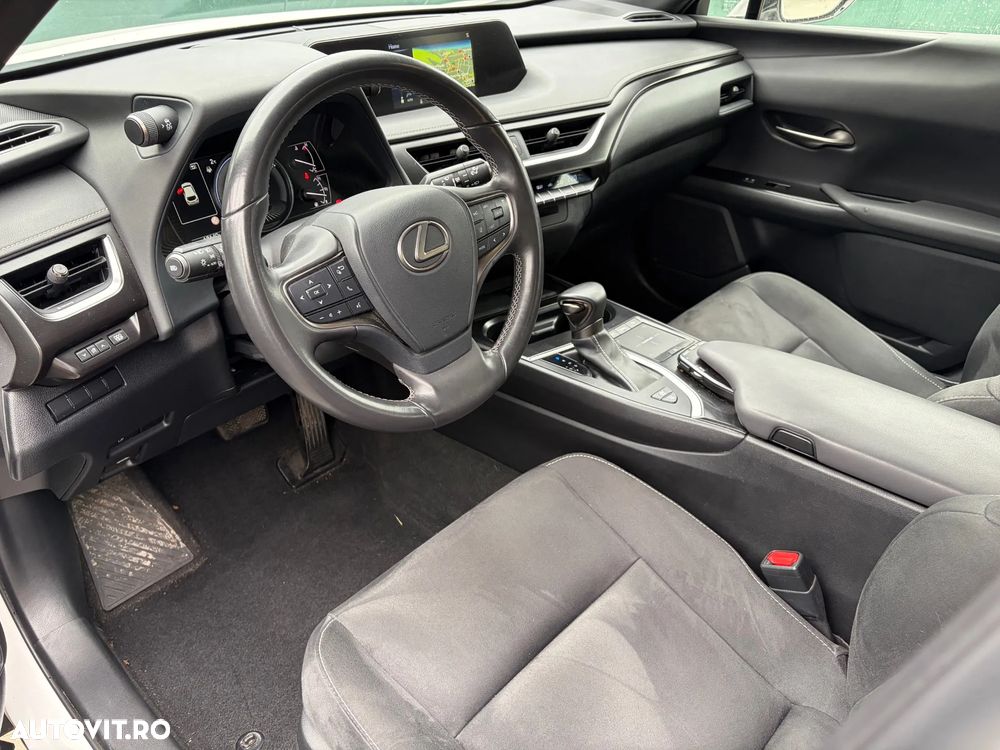 Lexus UX 250h Business Edition - 14