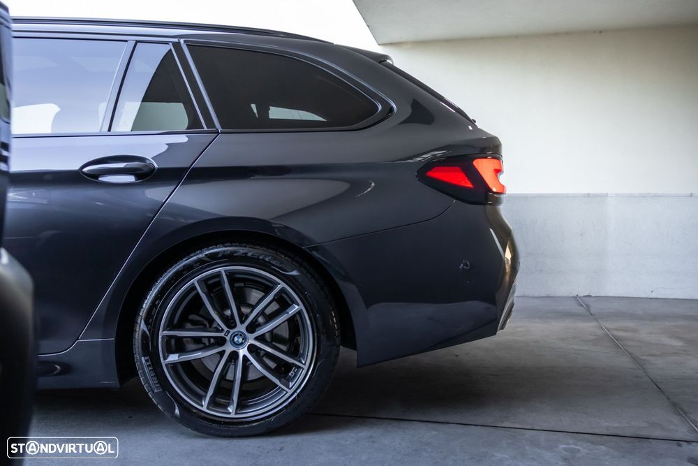 BMW 530 e Pack Desportivo M - 11