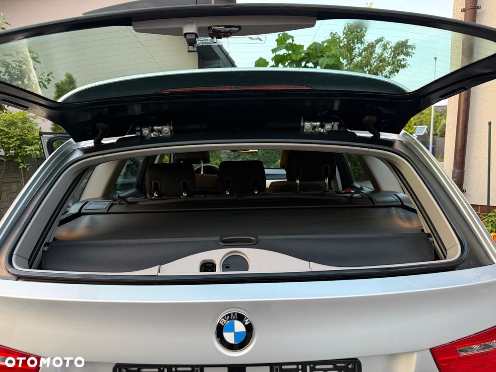 BMW Seria 3 318i Touring - 19