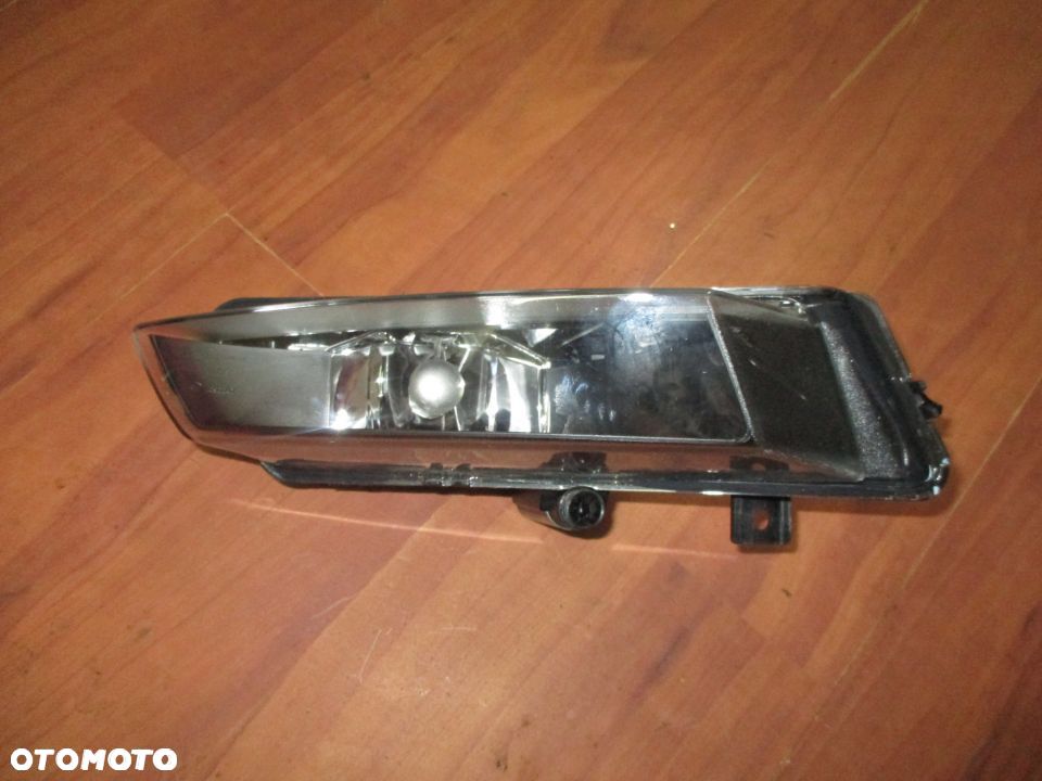 HALOGEN BMW 1 E81/82/87/88 3/5D 07- PRAWY - 1