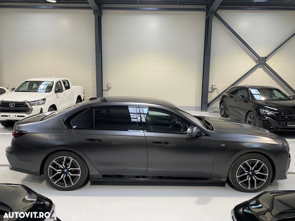 BMW i7 - 2