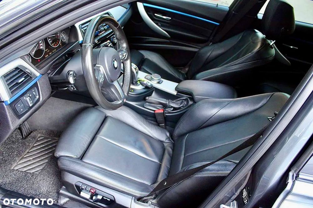 BMW Seria 3 330i M Sport - 14