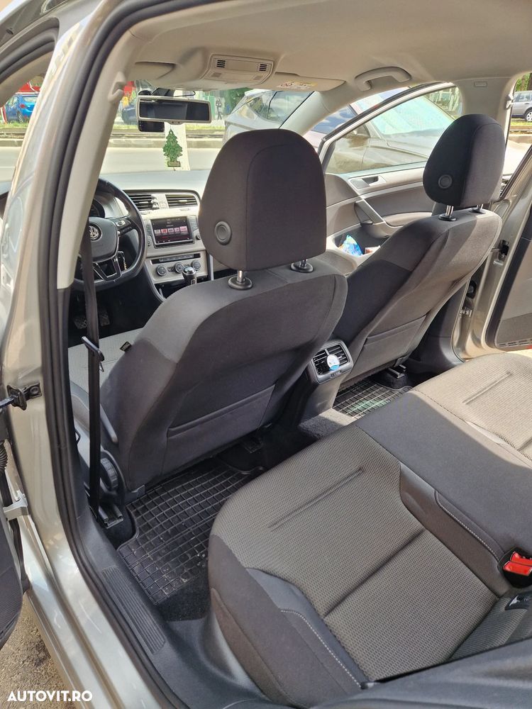Volkswagen Golf - 11
