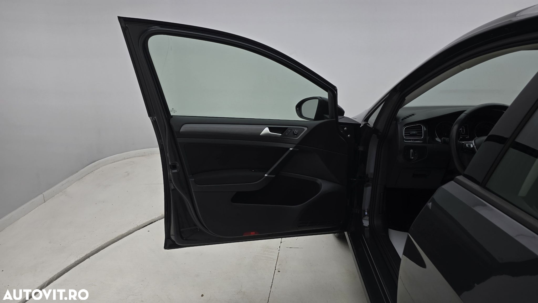 Volkswagen Golf 1.6 TDI Comfortline - 10