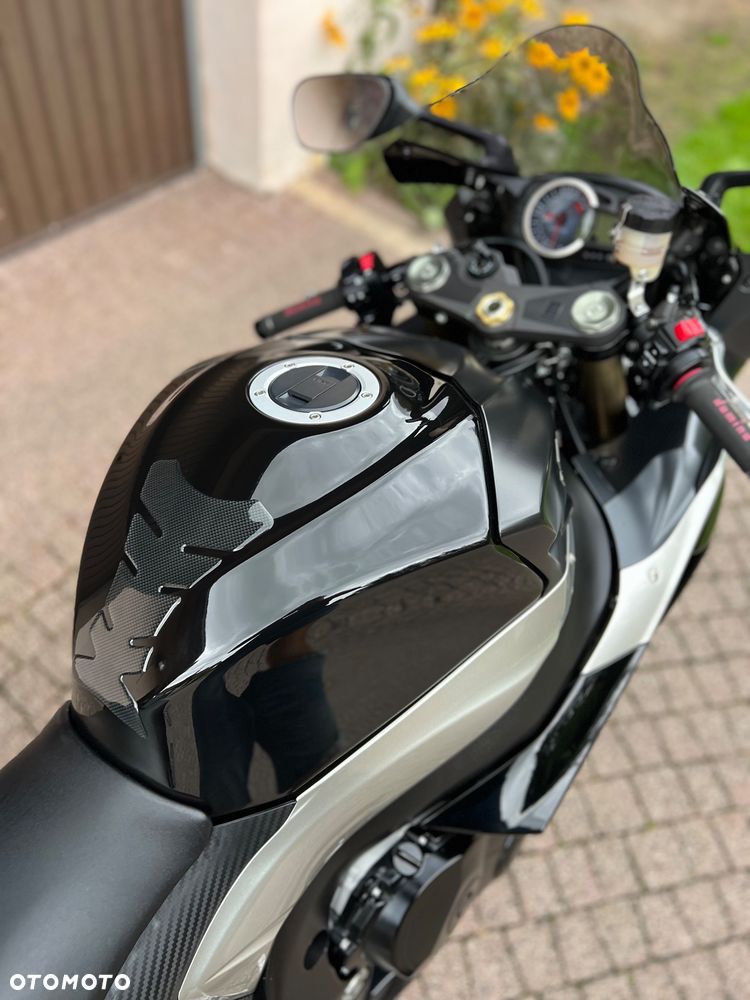 Suzuki GSX-R - 19