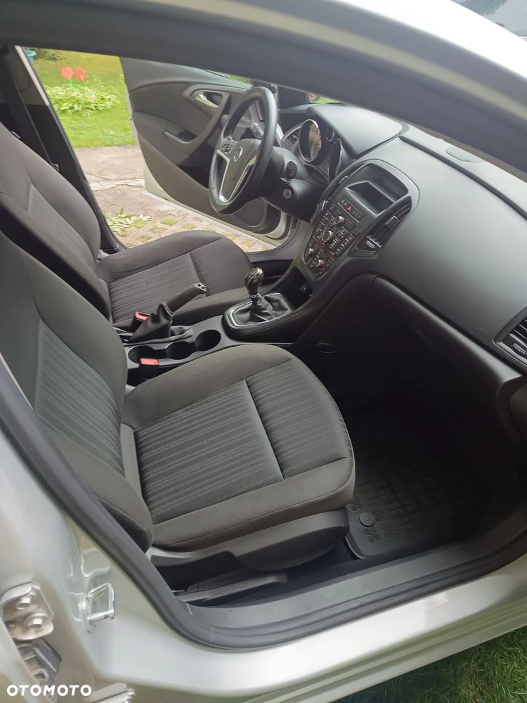 Opel Astra 1.4 T Essentia - 10