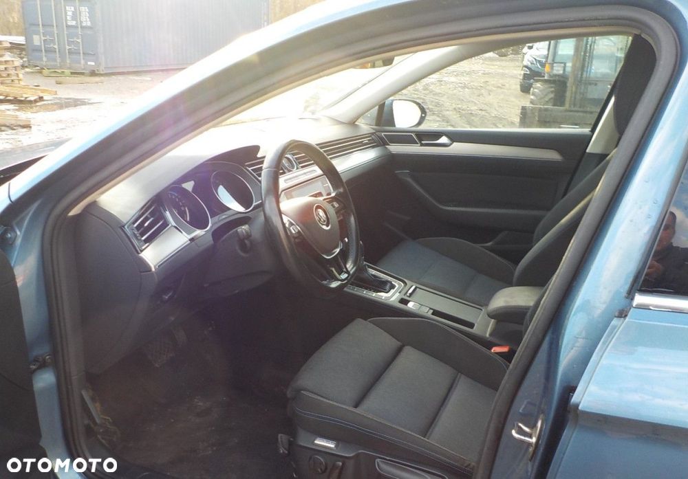 Volkswagen Passat - 21