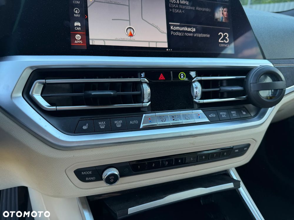 BMW Seria 3 330i M Sport - 26