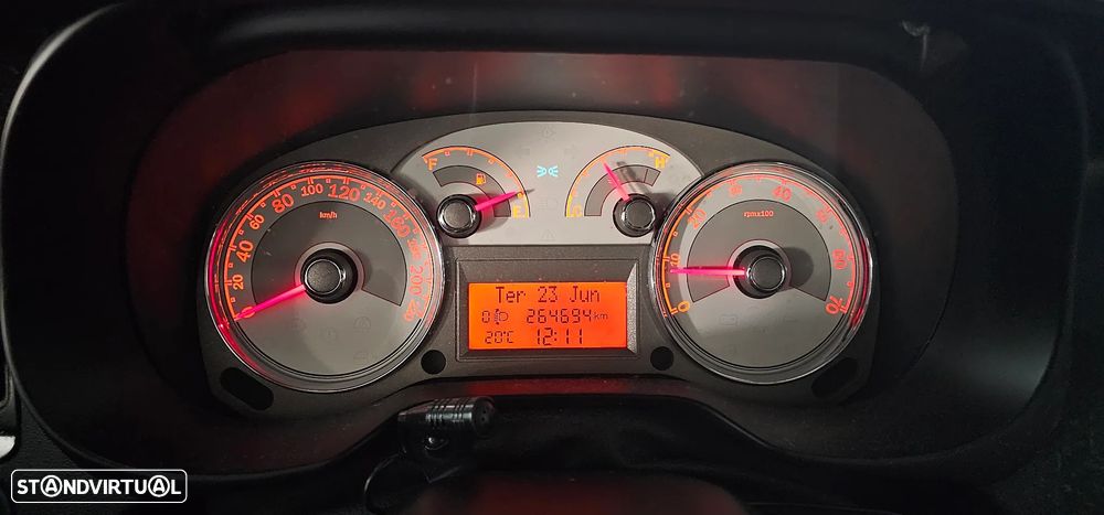 Fiat Linea 1.3 M-Jet Emotion - 8