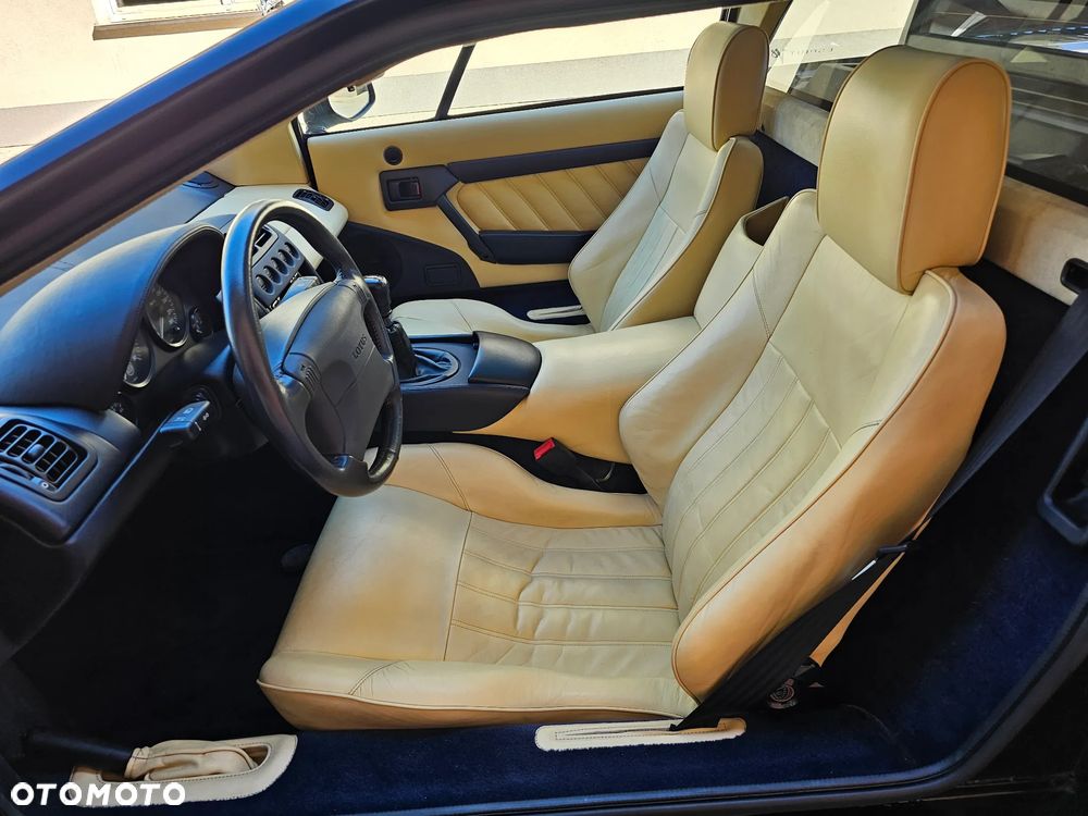 Lotus Esprit - 17