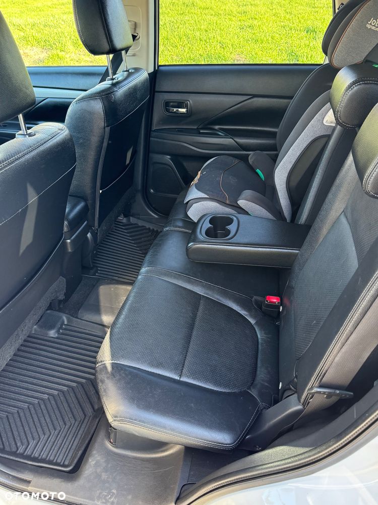 Mitsubishi Outlander - 12